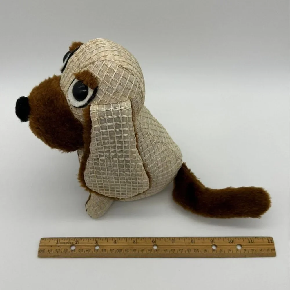 Vintage Hound Dog Stuffed Animal Plush 1983 Latch and Hug Huggables Puppy Kitsch - Picture 10 of 10